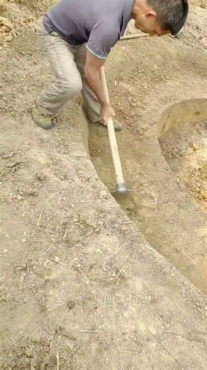 Manual Excavation Using a Pickaxe to Create Perfect Curves