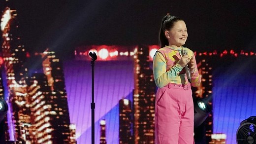 Big smiles. Big voice! Annie Jones is always a delight to watch! | AGT Auditions