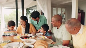 NUTS U.S. – Mixed Nuts In Shell (Almonds, Walnuts, Hazelnuts, Pecans, Brazil Nuts) | No Added Colors and No Artificial Flavors | Fresh Buttery Taste and Raw |Packed In Resealable Bags (2 LBS)