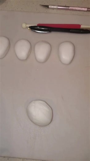 I don’t watch Horror movies but when the customer sent me the inspiration photos I said , I’m definitely going to try to hand make the mask lol ! Jason themed cupcakes! #jasonhalloween #cupcake #caketok #blissfultreatsnc #customcakes