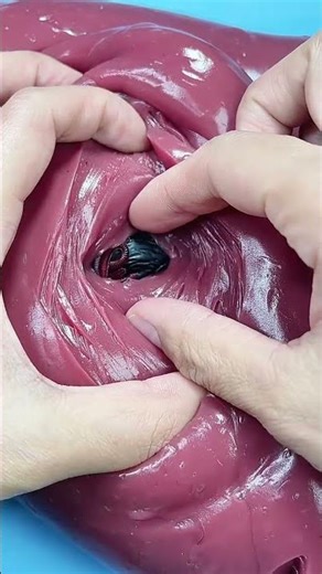 Digging out a nest of worms. Who knows what this is? Unzip the soft clay crystal mud and dig up