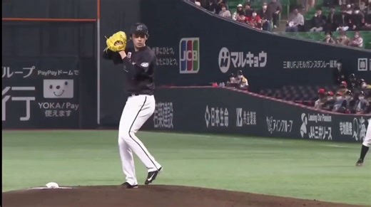 "The body moves as a series of interconnected arcs, circles, rotations and figure 8’s."🤔⁠ ⁠ I first heard this quote in reference to sprinters, but it's just as true for pitching.⁠ ⁠ I call it "stitching loops of energy together." Those loops must be segmented and move independently (like a whip), yet stay connected and sequenced at the same time.⁠ ⁠ For example, the pelvis must be able to rotate underneath and independently of the spine.🧐⁠ ⁠ The thoracic spine must be able to move independent