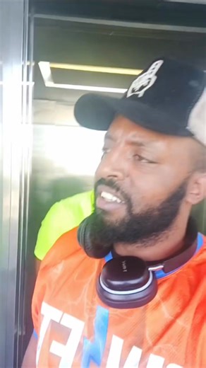 ጃሬት "ስዊፍት" ኸርድ የቀድሞ አሜሪካዊ ፕሮፌሽናል ቦክሰኛ እና የunified የቀላል መካከለኛ ክብደት (light middleweight) የዓለም ሻምፒዮን ሲሆን፣ በቅርቡ በመጋቢት 2025 (እ.ኤ.አ) ራሱን ከስፖርቱ አግልሏል። ስራውንም በ25 ድሎች፣ በ4 ሽንፈቶች እና በ1 አቻ ውጤት አጠናቋል። በከባድ ግፊት እና በኃይለኛ የቦክስ አጨዋወቱ የሚታወቀው ኸርድ፣ ከ2017 እስከ 2019 ባሉት ዓመታት የWBA (Super)፣ IBF እና IBO ማዕረጎችን ይዞ ነበር። ​የስራ ጉዞ እና ዋና ዋና ክንውኖች ​ነሐሴ 31 ቀን 1990 (እ.ኤ.አ) በአኮኬክ፣ ሜሪላንድ የተወለደው ኸርድ፣ ቦክስ የጀመረው በ15 ዓመቱ ነበር። በፕሮፌሽናል ደረጃ መስከረም 2012 (እ.ኤ.አ) ከመጀመሩ በፊት 32-8 የሆነ መጠነኛ የአማተር ሪከርድ ነበረው። ​የዓለም ሻምፒዮንነት ደረጃ፦ ኸርድ በየካቲት 2017 (እ.ኤ.አ