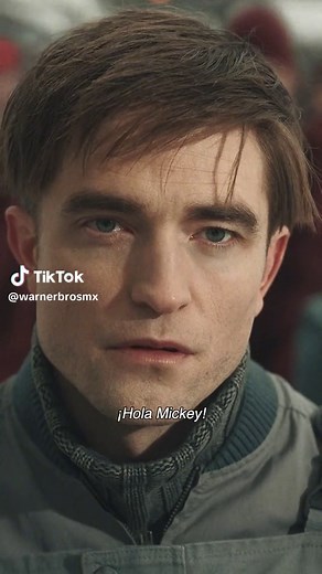 Robert Pattinson desata su magia en Mickey17