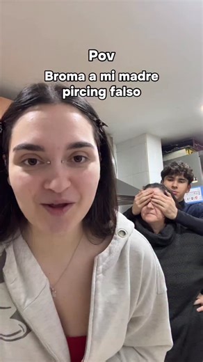 Maria León on Instagram: "Broma a mi madre pircing falso."