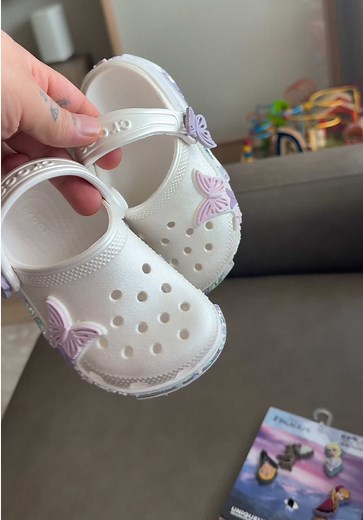 Okay but these are actually the CUTEST CROCS to ever exist!! 😍🦋 @Crocs really did their big one with these 🤏🏻✨ AND they are currently having their 50% off sale on selected items. If I’m not mistaken I also got an additional 25% off on top of that for orders over $100. Let’s just say ALL of my kids got new crocs 🤣🫶🏻 ahhh I’m so obessed!! Tune in for my next video, comment down below if you want to see these in frozen character charms ❄️🩵 #crocs #charms #butterfly #crocsale #shoes