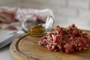 (VIDEO) Kako pravilno zamrznuti mljeveno meso: Evo kako neće izgubiti kvalitet, a biće vam lakše i da ga koristite