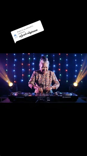 ဟာသကောင်မလေးရဲ့ အထူးပုံရိပ်များ