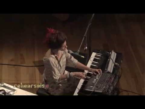 Imogen Heap "Hide and Seek" Live On Indie 103