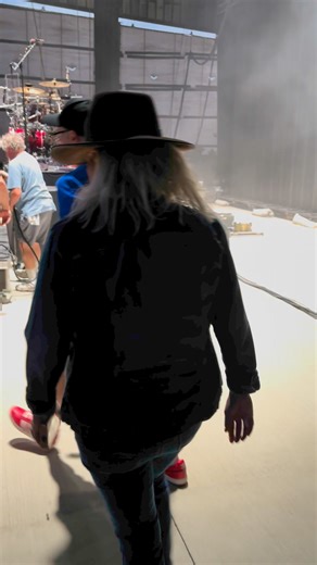 827K views · 2.6K reactions | Were you in the crowd on Saturday night? | The Official People's Morning Show | Facebook