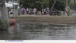 En Ukraine, 62 000 hectares de terres agricoles ont été détruites après les destruction du barrage de Kakhovka. Les agriculteurs de la région ont tout perdu et comptent sur l'aide alimentaire pour se nourrir. Les détails avec Grégory Fontana | TV5MONDE