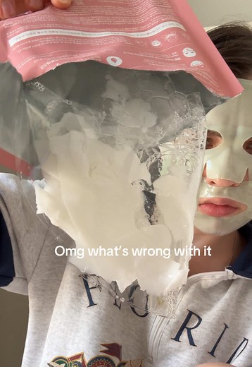 1. It’s not expired. 2. I stored it in a cool, dark place with all my other masks, and they’re all fine, except this one. It looks like someone took scissors to it, haha! 😭😭😭#kbeauty #koreanskincare #biodance #collagenmask