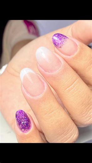 ✅ Kapping Acrílico: Es un recubrimiento que va sobre tu uña natural para darle grosor, fuerza y nivelación. ¡Tu largo sigue siendo el tuyo, pero 10 veces más resistente! Ideal para: Uñas débiles, con estrías, que se descaman o si tienes el vicio de morderlas. ¡Queremos saber! ¿Cuál de estos problemas soluciona el Kapping en ti? Deja un emoji: 💔 Uñas que se parten. 😩 Uñas que se doblan con el agua. 🌱 Quieres que crezcan sin romperse. ¡Dale a Guardar si esta info te sirvió y etiqueta a esa amig