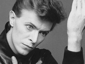 √ David Bowie, ascolta una versione inedita di ‘Baby Universal’