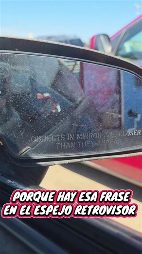 Por qué en el espejo del copiloto dice