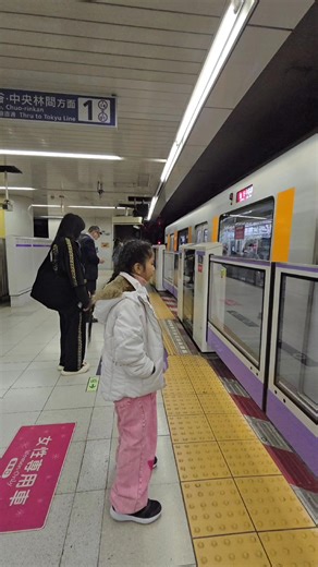 First time riding a train — and it happened in Japan! 🇯🇵🚆✨ I used to dream of what it would feel like to ride a train back home in the Philippines, but I never expected that my very first experience would happen here in Japan. Everything felt so surreal — from hearing the train doors close to watching the beautiful city views pass by through the window. The ride was smooth, clean, and so organized, and I couldn’t help but smile the entire time. It may seem like a simple moment, but for me, it