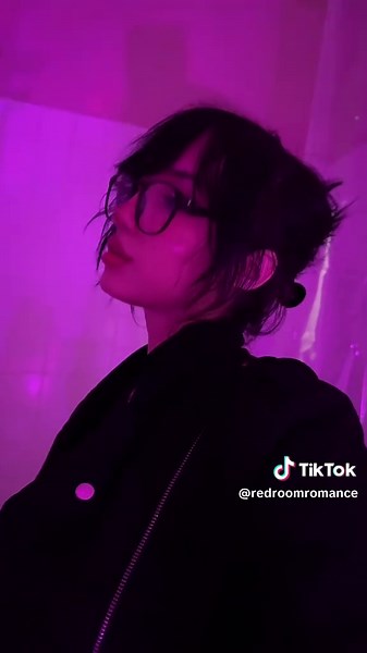 rose ✧ (@redroomromance)’s videos with Écoute chérie - ★