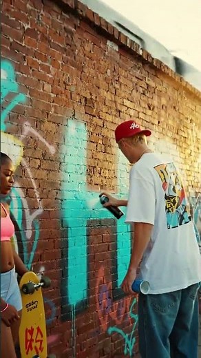 🎤🎨Hip Hop Artist Creates Amazing Street Art!! 🛹#rapper #graffiti #hiphop #streetart #youtubeshorts