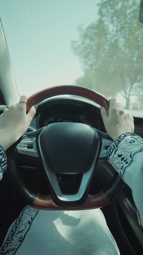 استخدام تطبيقات الخرائط أثناء القيادة: أهمية وفوائد