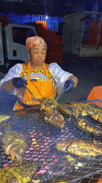 Vidéos de ♥️La styliste des poissons♥️ (@ella.roseline.bado) avec son original - ♥️La styliste des poissons♥️