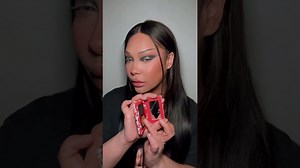 Quick fingers only smokey eye