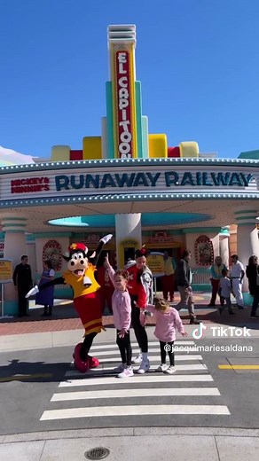 Clarabelle's Dance in Mickey’s Toontown