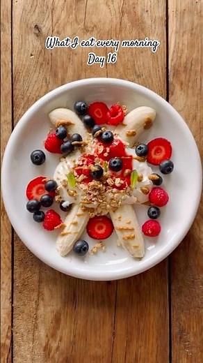 Banana split | Healthy Breakfast banana split with Greek yogurt #breakfast