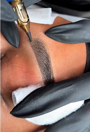 🚨 Quer aprender a fazer uma Shadow perfeita como essa e se destacar na sua cidade?! Aqui você encontra os melhores cursos capacitantes com os melhores preços! 📚 Aprenda as 2 técnicas de Micropigmentação de sobrancelhas (Microblading Shadow) e ainda ganhe de BÔNUS nosso curso mais completo de Design de Sobrancelha por apenas R$ 67,00 (valor promocional). Mais informações no site (link na bio) ou contate (48) 991343729 ❤️ Sua chance de se tornar uma Designer de Sucesso👇🏼 🚨ATENÇÃO: Nosso curso