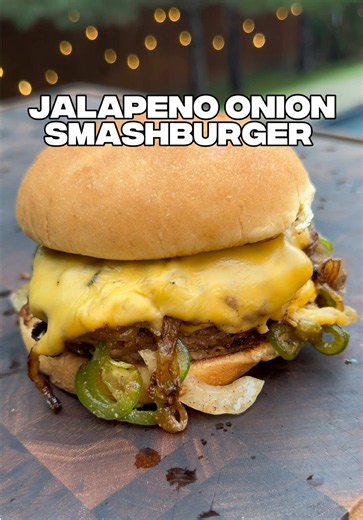 Jalapeño Onion Smashburgers, crispy edges, melty cheese, and just enough kick. This is basically an onion smashburger with thin-sliced jalapeños smashed right into the beef. Easy, fast, and absolutely delicious on the griddle. Recipe: • 80/20 ground beef, lightly formed into 3-4 oz balls • Thin-sliced onion • Thin-sliced jalapeño • @KOSMOS Q Sizzlin’ Burger seasoning • American cheese • Toasted buns • Burger sauce, optional Burger Sauce: • Mayo • Ketchup • Pickle relish • Kosmos Cow Cover Heat y