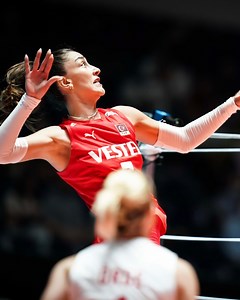 242K views · 7.3K reactions | Argentina  steals a set from the...