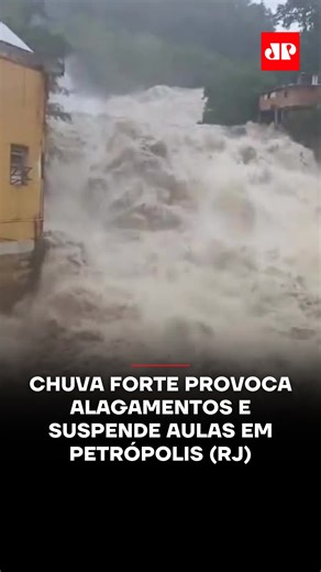 Jovem Pan NEWS on Instagram: "As fortes chuvas que atingem Petrópolis, na Região Serrana do Rio de Janeiro, desde a madrugada desta quarta-feira (17), causaram alagamentos em ruas do Centro e levaram a prefeitura a suspender as aulas em toda a rede municipal de ensino. Moradores de áreas consideradas de risco precisaram ser orientados a deixar suas casas. A Defesa Civil emitiu, às 7h29, um alerta extremo para risco de deslizamentos na região do Quitandinha. Segundo o órgão, o volume de chuva ult