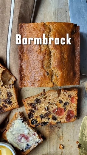 🍀 Barmbrack 🍀 A traditional Irish fruit loaf, baked at Halloween — sweet, spiced, and full of folklore 👻 Hit that save button ! According to Irish tradition, charms were baked inside to tell your fortune: Pea — no marriage this year Cloth — poverty ahead Stick — an unhappy marriage Coin — prosperity and wealth Ring — marriage within the year Just to be on the safe side… I’m only adding the ring 😉 — which now simply means good luck! You’ll find the full recipe below, so don’t forget to save t