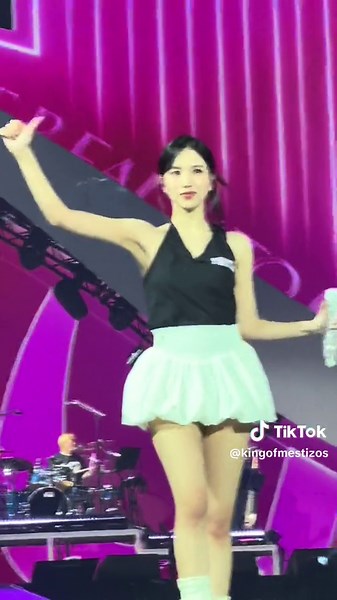 Twice Live Performance of 'Look at Me' | Las Vegas Concert Highlights