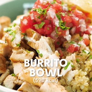590 kcal de pollo, quinua, queso, tomate, choclo y frejol. ¡Qué buenazo es el burrito bowl de Green Press! RECETA COMPLETA: http://cort.as/-CZn2 | Buenazo
