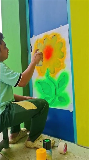 lukisan mural bunga sederhana untuk TK menggunakan cat pilox