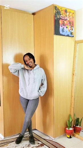 Stylish Denim: Hoodie and High Waist Jeans Outfits