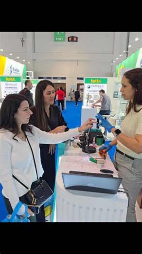 REMOVE_ME on Instagram: "@drmanuelanoia performing a demo for colleagues after her hands on training with @fernandovarea in the different REMOVE protocols such as MIH , caries or desenzitation.."