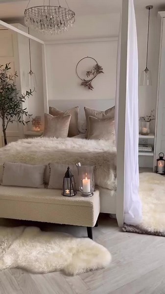 Add some fur into your bedroom to make it look 100% more luxury 🤭 #fur #furthrow #furblanket #fauxfur #fauxfurthrow #fauxfurblanket #furcover #fauxfurcover #bedding #bed #beddecor #decor #home #homedecor