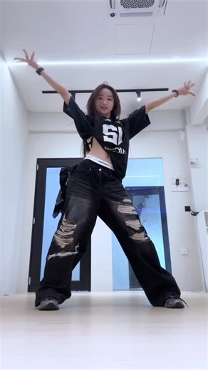 王歆洁 on Instagram: "ZOO ✨ #zootopia2 #zoo #zootopia #dance #reels #fyp #dancechallenge 💃🏻：中中"