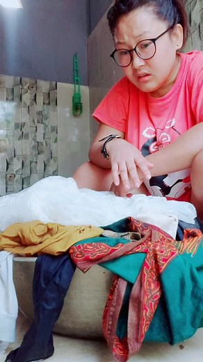 luga dhoko samjida kinnu man lagdaina firi kai hidne belama laune luga hudaina ra matraki natra mare kindinathiye😂🤣