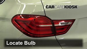 Reemplazo de Luz de Freno: 2017 BMW X4 xDrive28i 2.0L 4 Cyl. Turbo