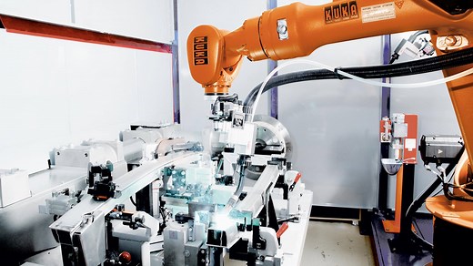 Robots de soudage à l’arc sous protection gazeuse | KUKA