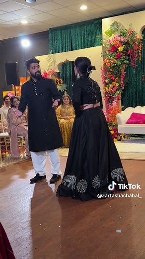 Biwiii Number One Mehndi Dance at Sangeet | Desi Wedding