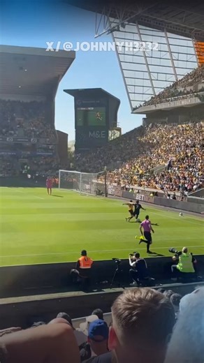 🚨 NEW: Take a look at this angle where Tottenham Hotspur’s medical team completely clueless on Xavi Simons' situation. He clearly suffered a knee distress, yet they told him to "run it off." Honestly, it seems like the whole club is clueless, they really don’t know what they’re doing.