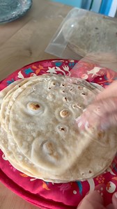 I was curious on how many tortillas I could make from 1 cup of flour. These are the results. This was two days ago and the tortillas were still very soft reheated this morning for breakfast burritos! ENJOY! For more variations stop by my blog at pinaenlacocina.com ❤️☺️ #flourtortillas #easyflourtortillas | La Piña En La Cocina