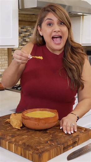 Jenny Martinez on Instagram: "My dad famous salsa de tomatillo This exactly the salsa de tomatillos my dad used to make every time my mom would invite us over for tacos. Funny story my dad would called these tacos de cabeza and we all grew up calling them like that but then we realized this was not cabeza it’s Chuck beef roast. #mexican #salsa #recipes"