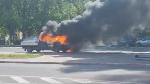 4.9K views · 25 reactions | O mașină a luat foc pe Șoseaua Mangaliei din Constanța. www.ctnews.ro | CTnews | Facebook