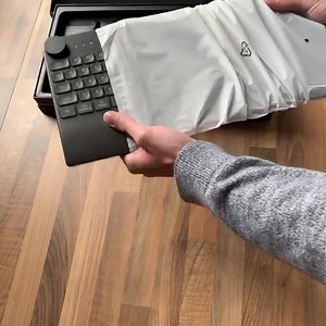 113K views · 750 reactions | Inspiroy KeyDial #kd200 The first drawing tablet with a keyboard and a dial controller Huion Inspiroy Keydial KD200 KD200 unboxing. Follow Huion for more info Artist: @alexvede96 (IG) Gear: #KD200 Product link: https://bit.ly/InspiroyKeydial Official store: store.huion.com #HUION #huiontablet #Teamhuion | Huion | Facebook