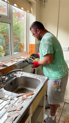 Jess and Nick on the tools | The Smithys