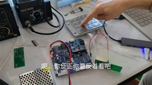 键盘记录器，可通过无线网或者内存卡记录键盘的所有操作内容
